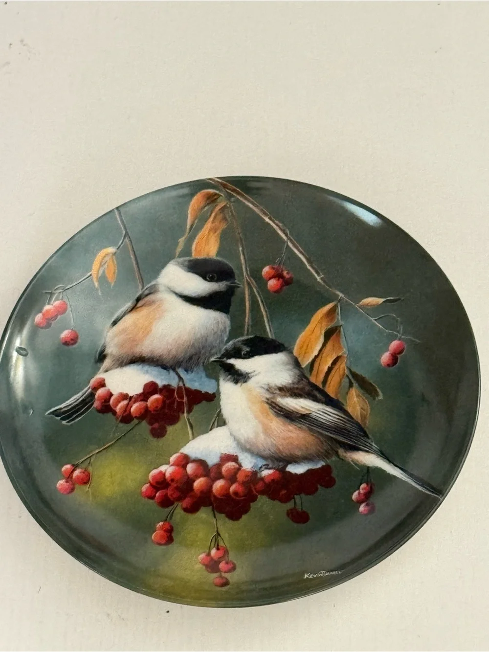 Knowles fine china collector plate Decorative Chickadee Wall Plate w/Red Berries